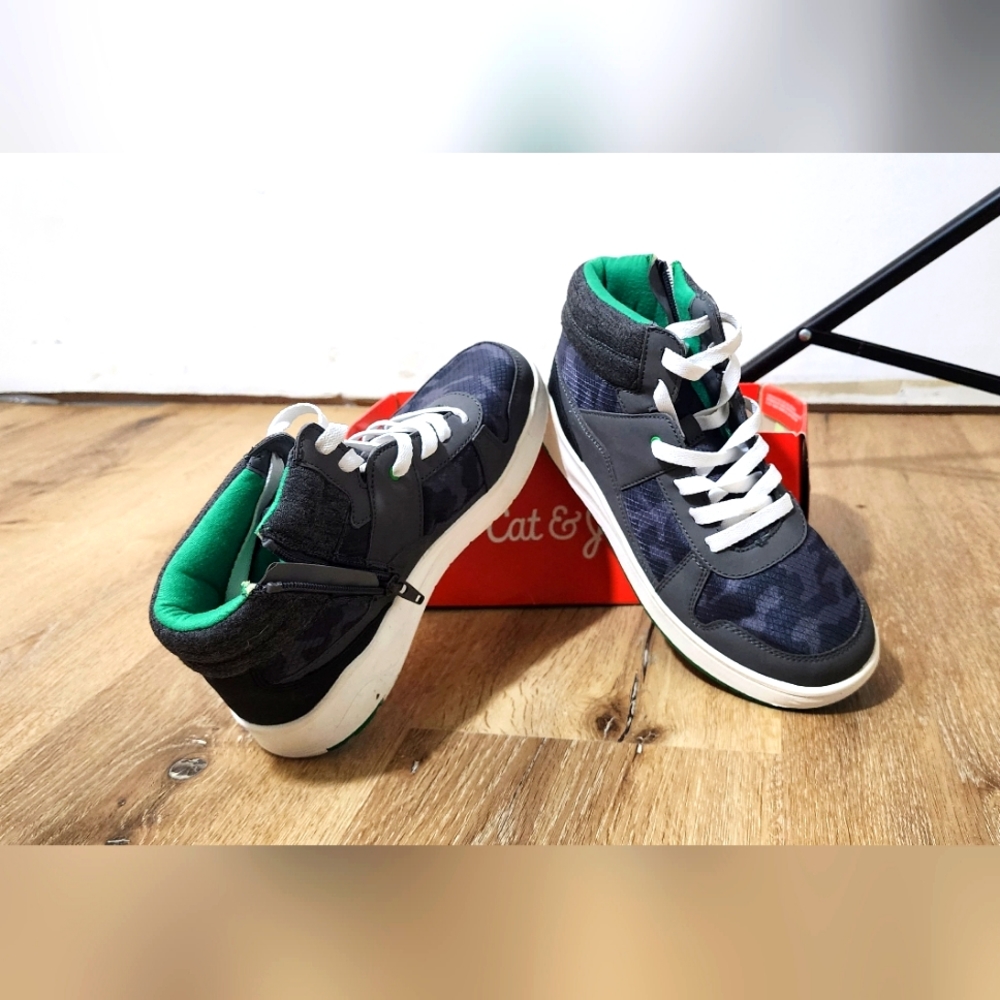 Mid-top sneakers